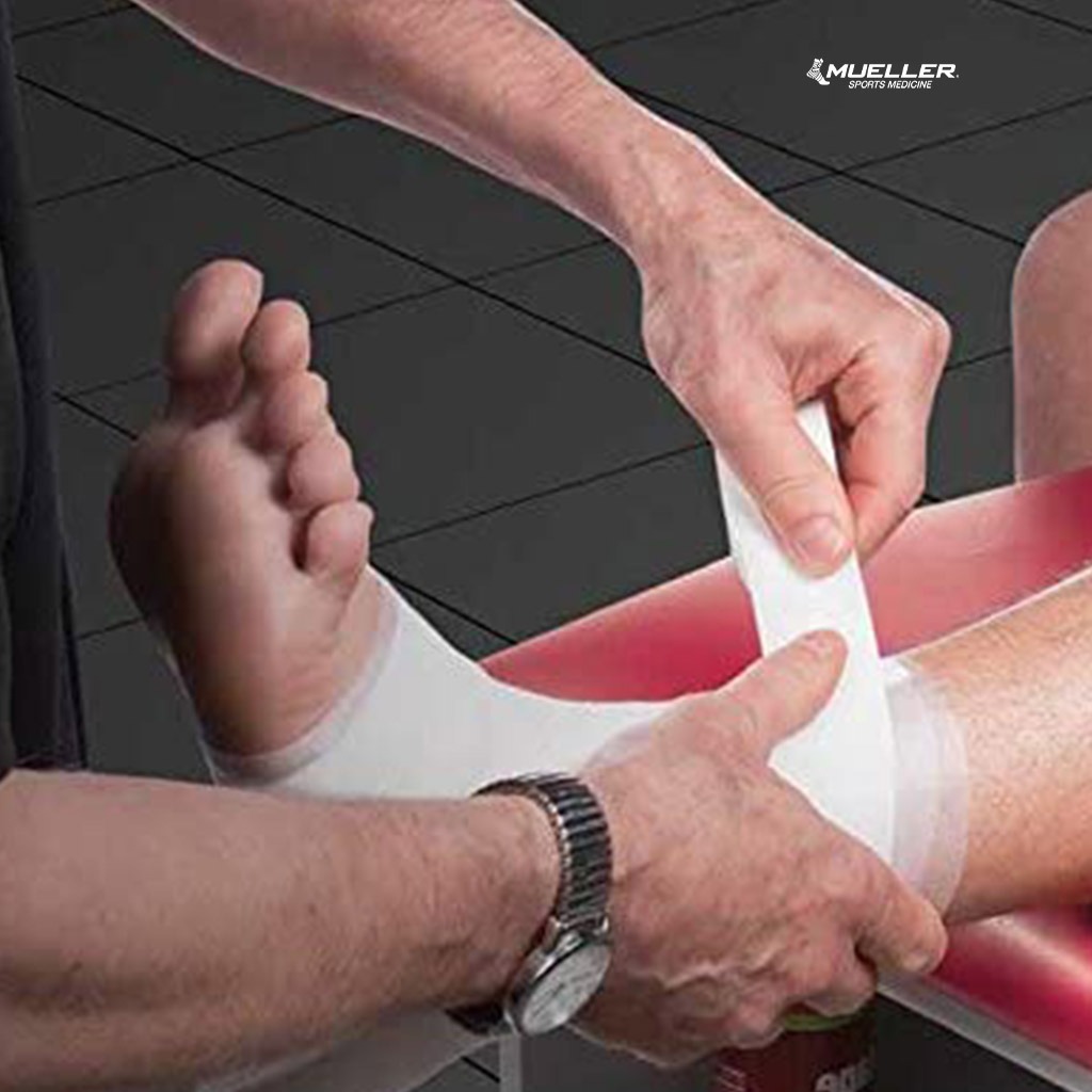 Mueller MTape Zinc Oxide Athletic Trainer's Tape 1.5" x 15 Yards Rolls, Pack of 32