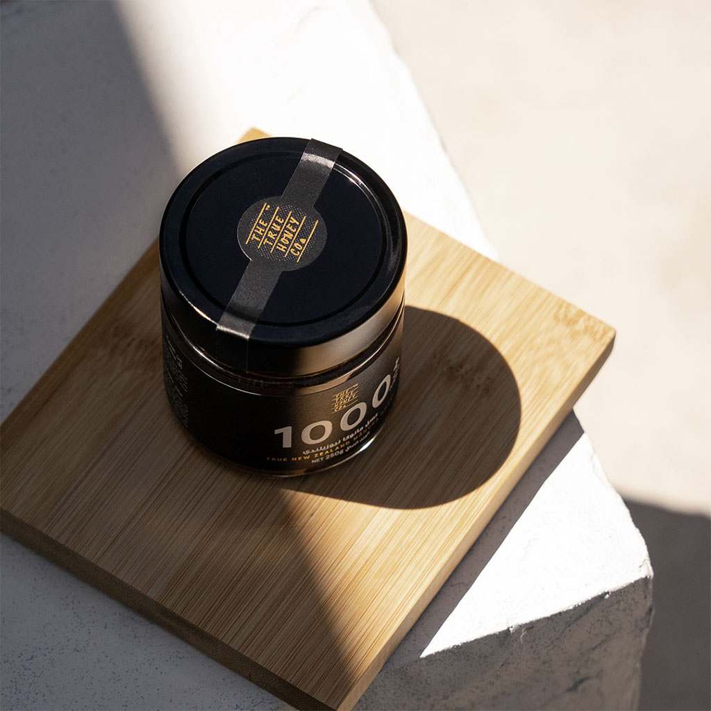 The True Honey Co. 1000+ MGO 22+ UMF™ Manuka Honey 250 g