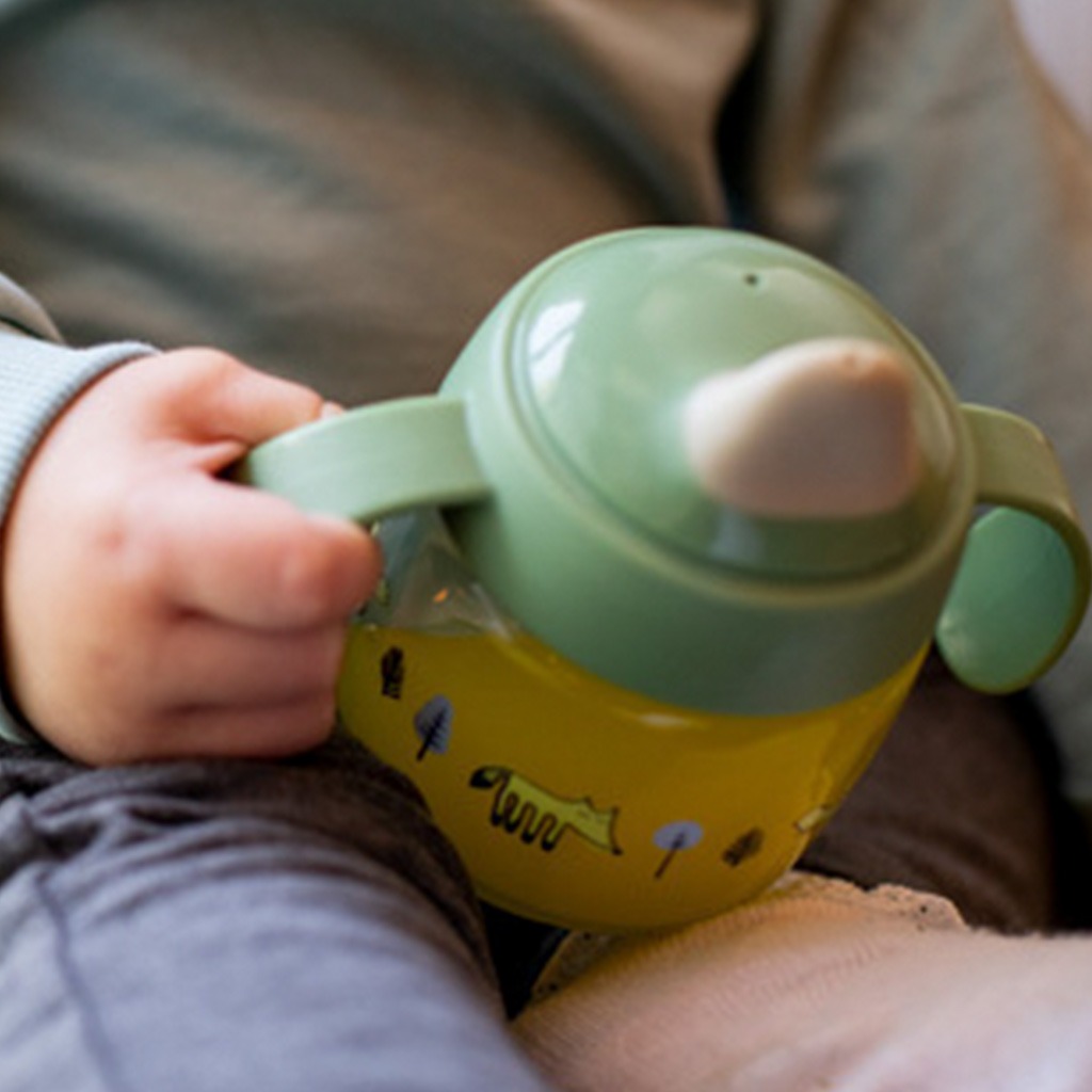 Tommee Tippee Superstar Sippee Weaning Cup For 4 Months+ Babies, 190 ml