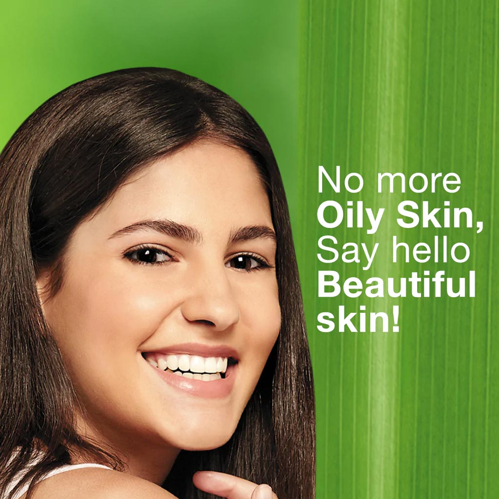 Himalaya Detoxifying Face Scrub With Activated Charcoal and Green Tea 150ml