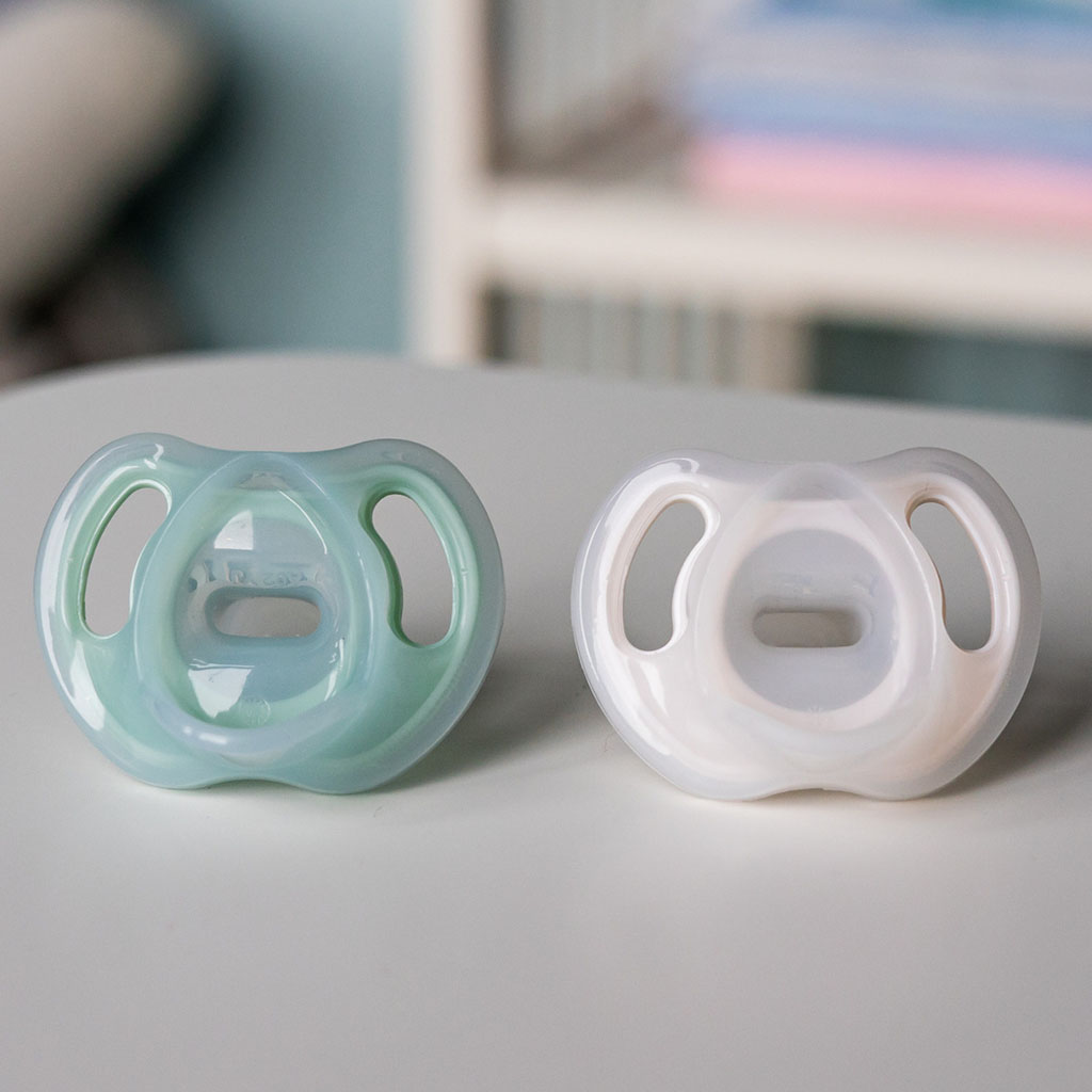 Tommee Tippee Ultra-Light Silicone Soother For 0-6 Months, Pack of 2's