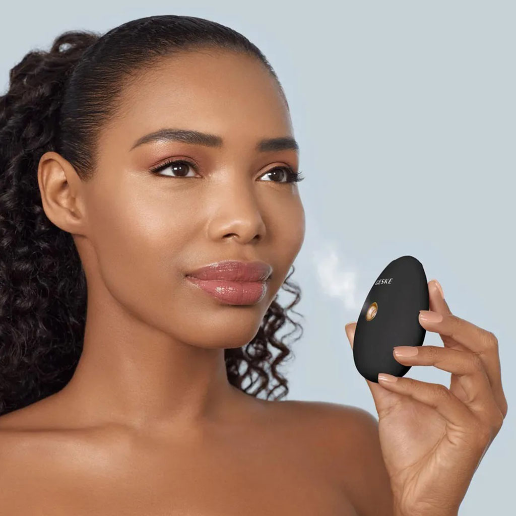 Geske SmartAppGuided 4-in-1 Facial Hydration Refresher In Gray Color 