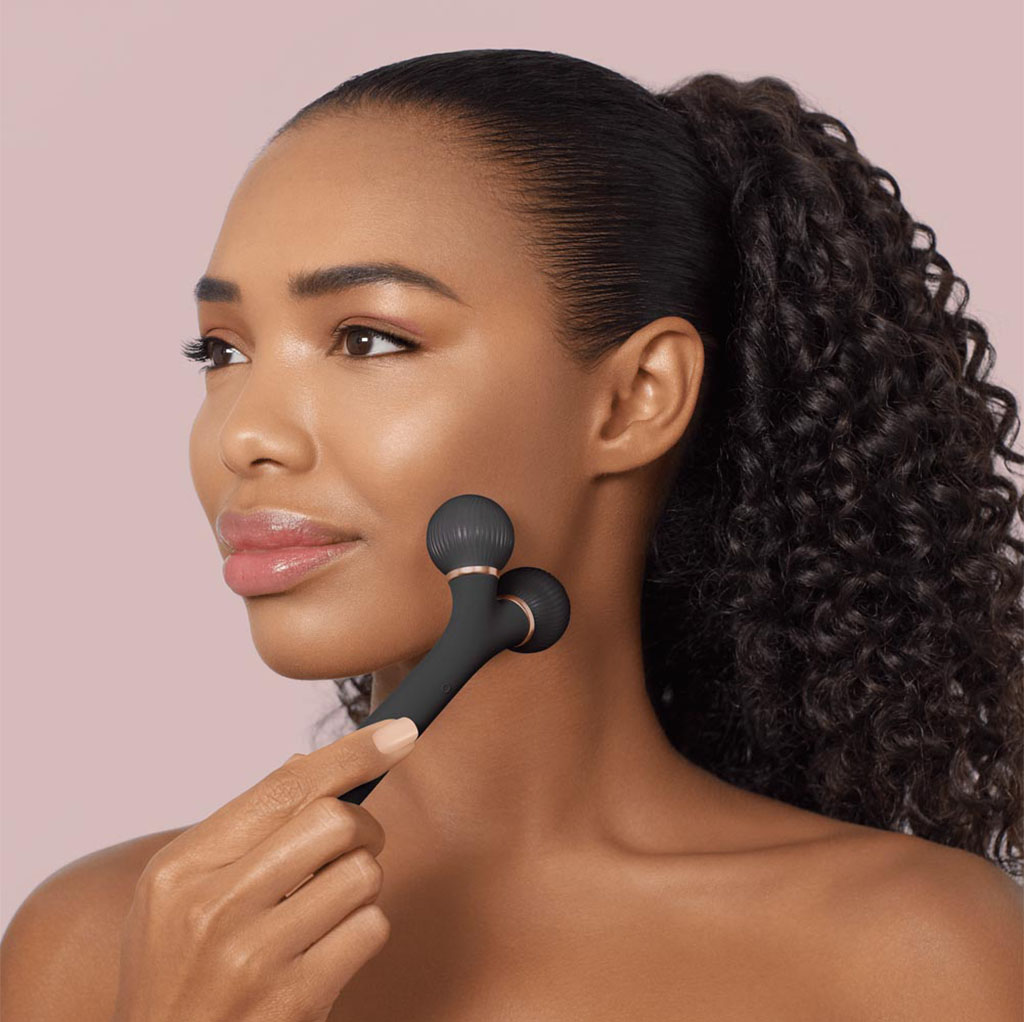 Geske SmartAppGuided 4-in-1 Sonic Facial Roller In Gray Color For Firm & Radiant Skin 