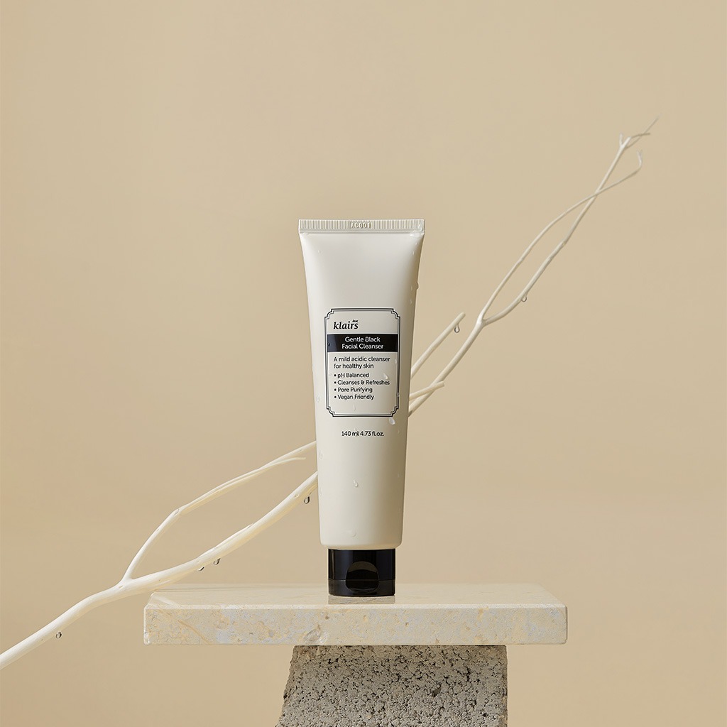 Dear Klairs Gentle Black Foaming Facial Cleanser 140 ml