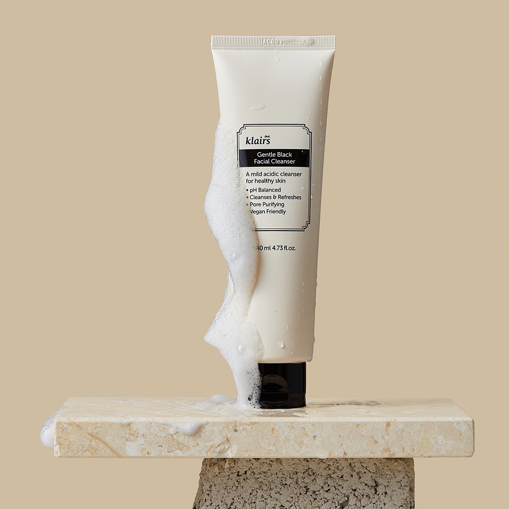 Dear Klairs Gentle Black Foaming Facial Cleanser 140 ml